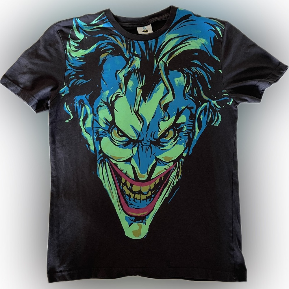 Vintage-Style DC Comics Joker Graphic Tee – Size M